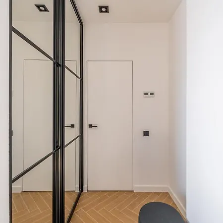 Apartment New Flat With Free Underground Parking And Air Conditioning *